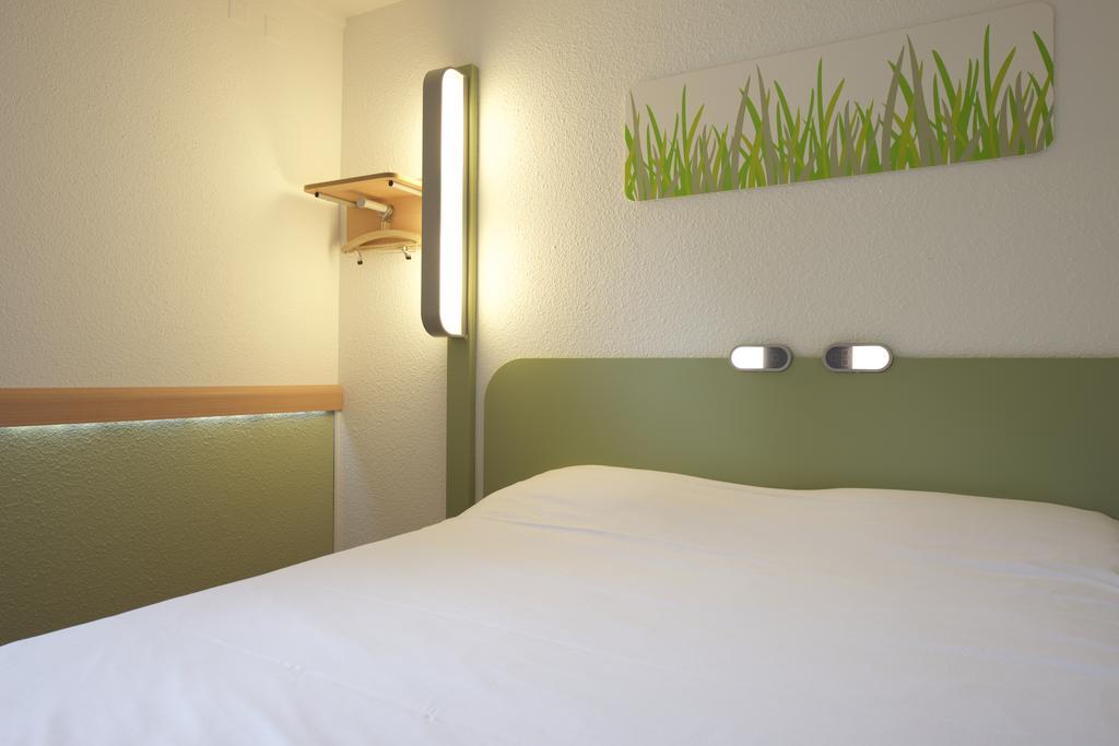 Ibis Budget Pau レスカー 部屋 写真